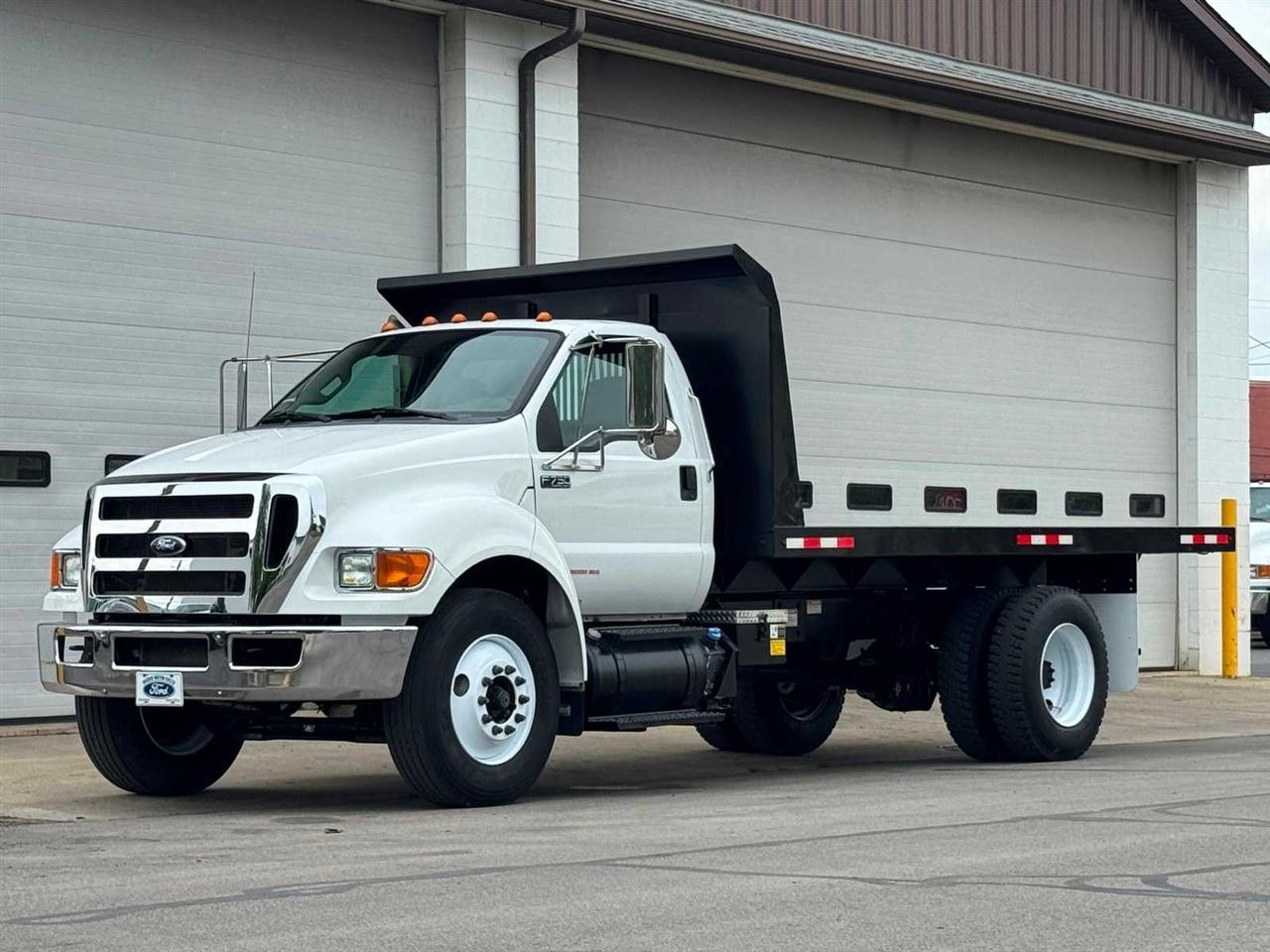 Ford Super Duty F-750 Straight Frame Reg Cab XL 2015