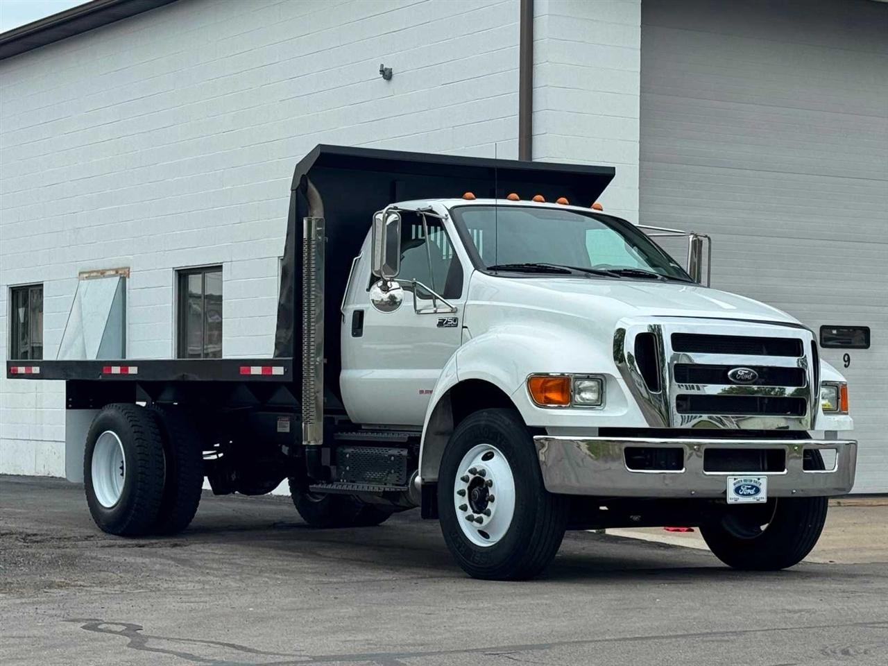 Ford Super Duty F-750 Straight Frame Reg Cab XL 2015