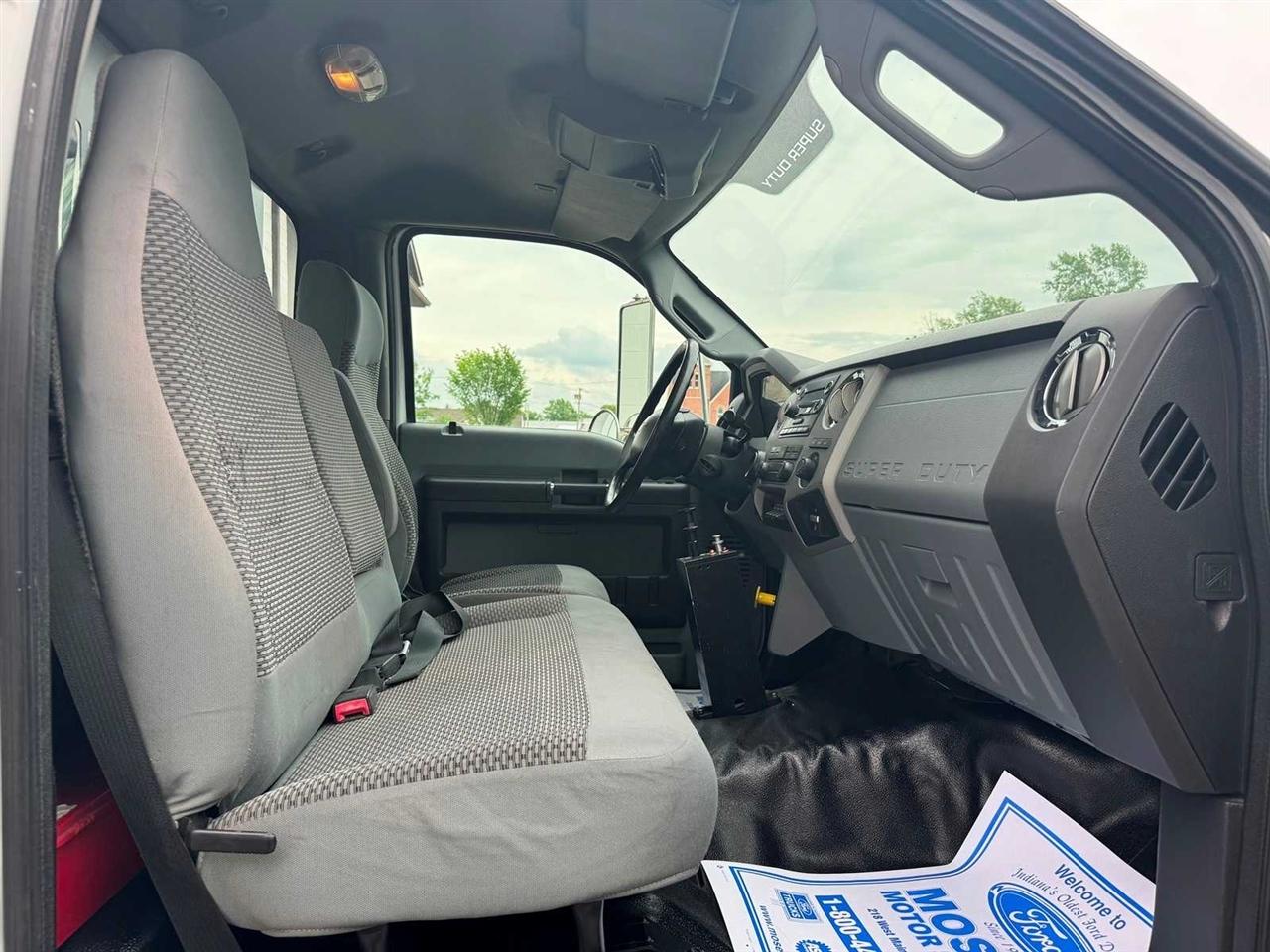 Ford Super Duty F-750 Straight Frame Reg Cab XL 2015