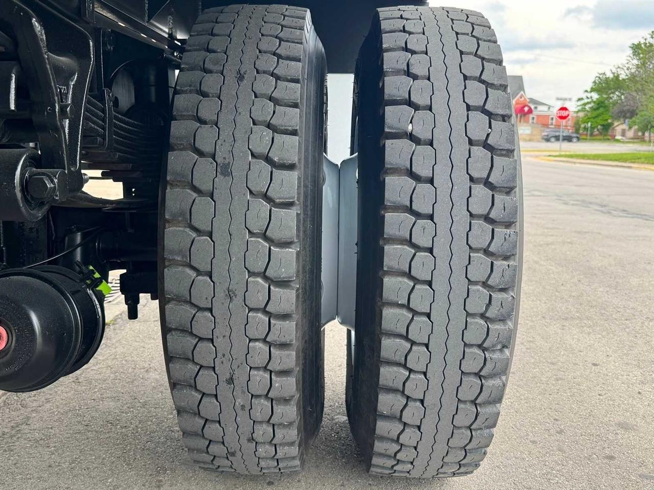Ford Super Duty F-750 Straight Frame Reg Cab XL 2015