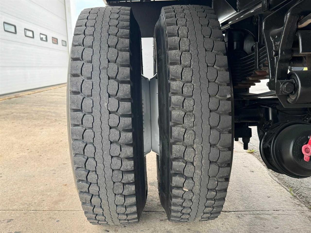 Ford Super Duty F-750 Straight Frame Reg Cab XL 2015