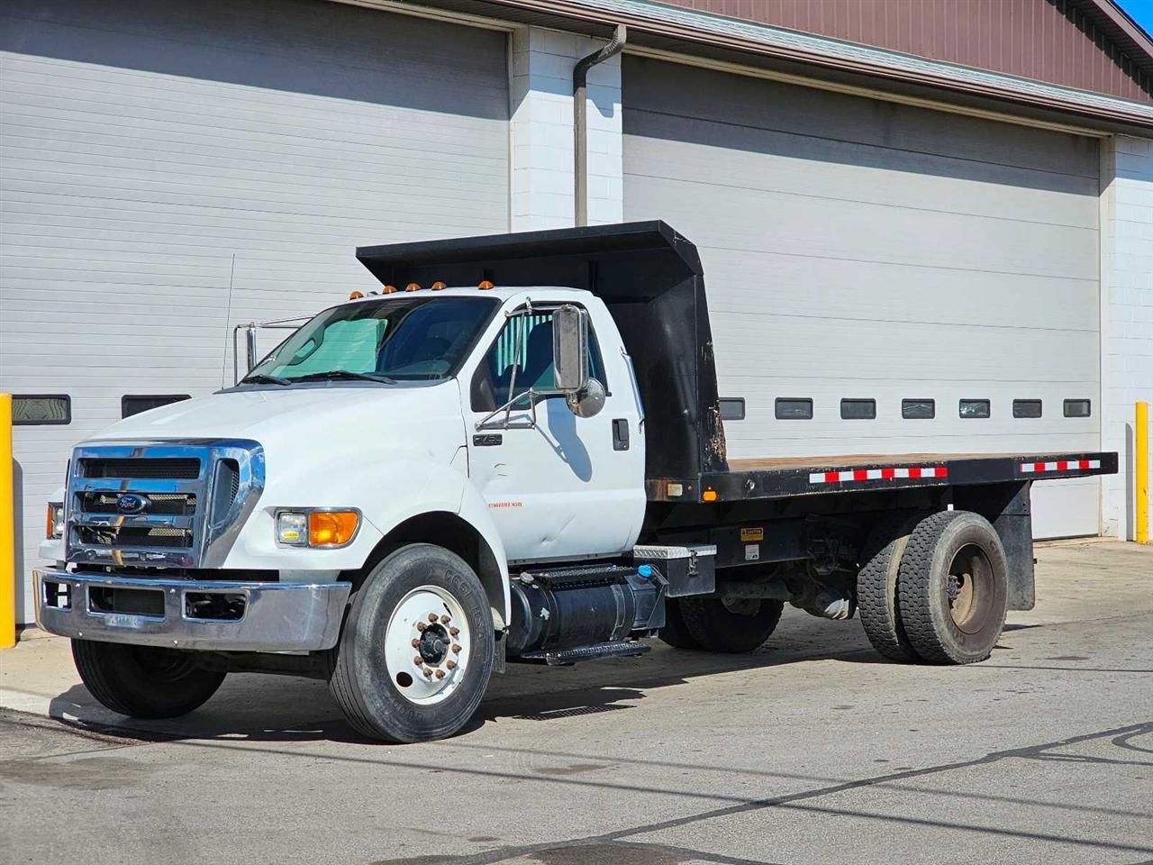 Ford Super Duty F-750 Straight Frame Reg Cab XL 2015