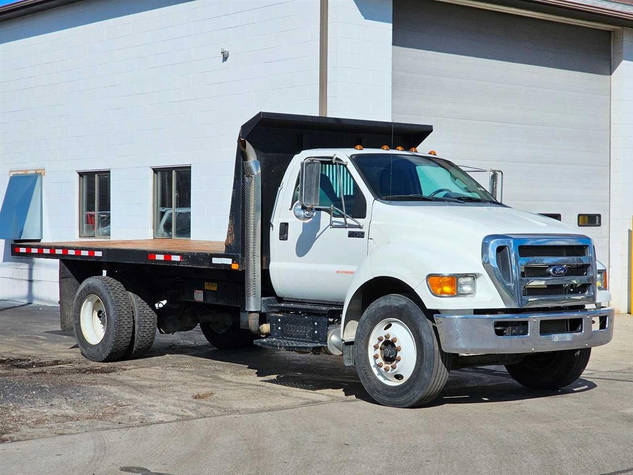 Ford Super Duty F-750 Straight Frame Reg Cab XL 2015