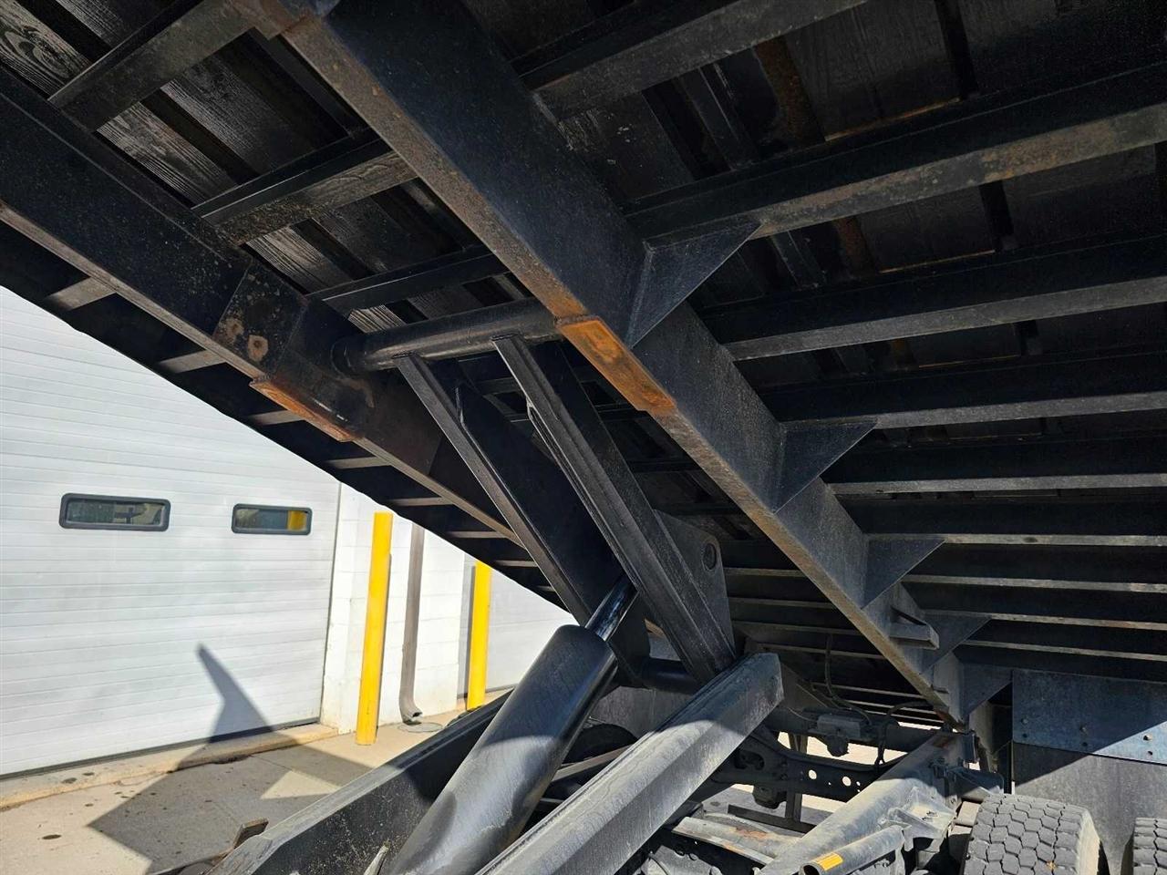 Ford Super Duty F-750 Straight Frame Reg Cab XL 2015