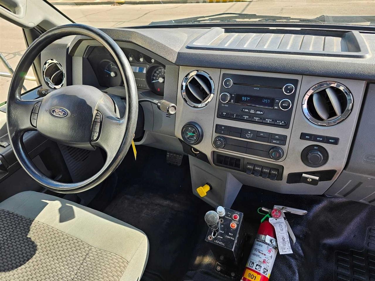 Ford Super Duty F-750 Straight Frame Reg Cab XL 2015