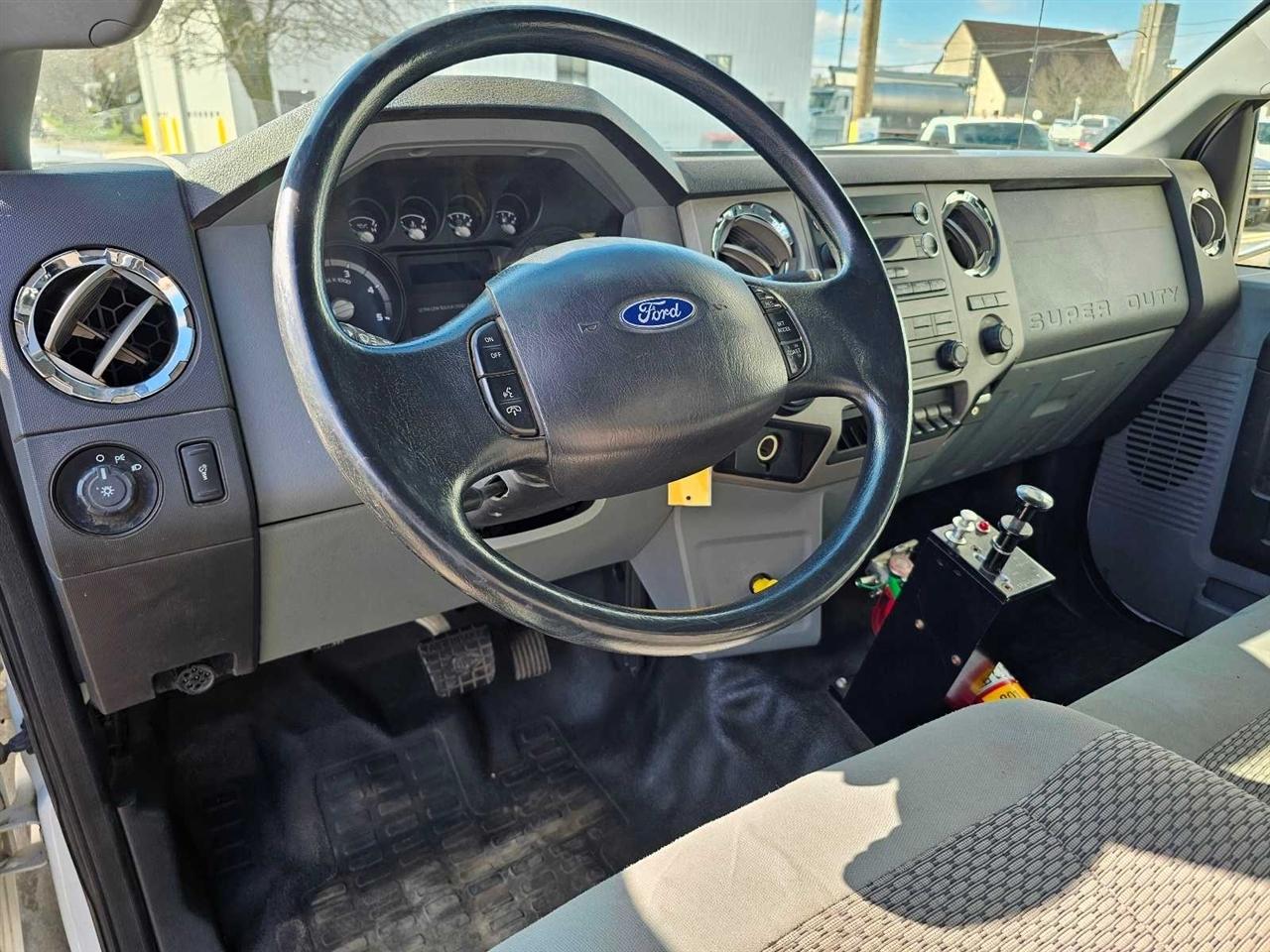 Ford Super Duty F-750 Straight Frame Reg Cab XL 2015