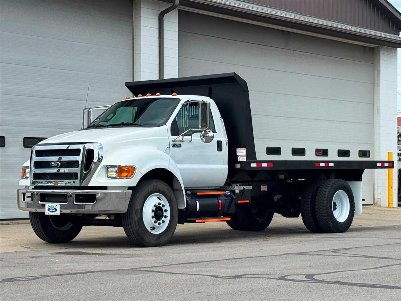 Ford Super Duty F-750 Straight Frame Reg Cab XL 2015