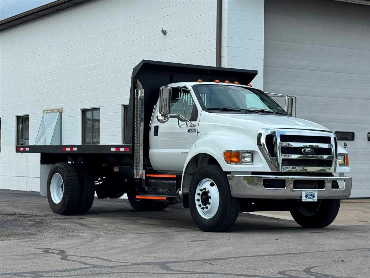 Ford Super Duty F-750 Straight Frame Reg Cab XL 2015