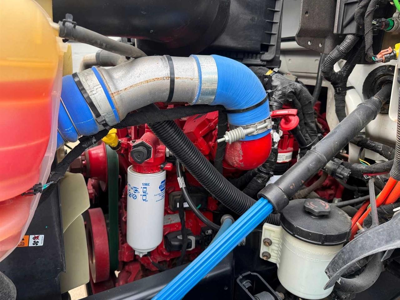 Ford Super Duty F-750 Straight Frame Reg Cab XL 2015