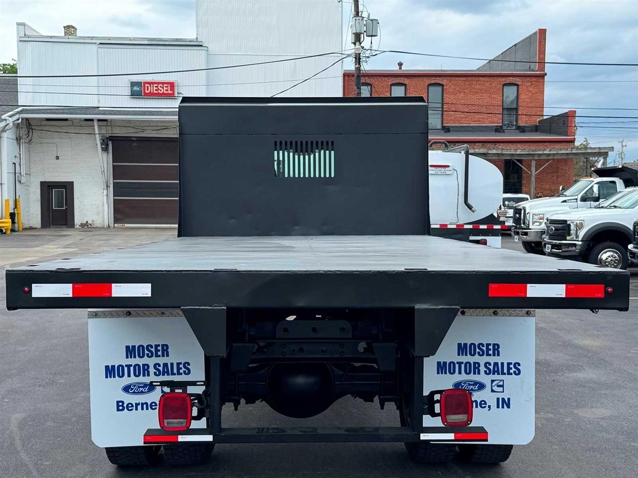 Ford Super Duty F-750 Straight Frame Reg Cab XL 2015