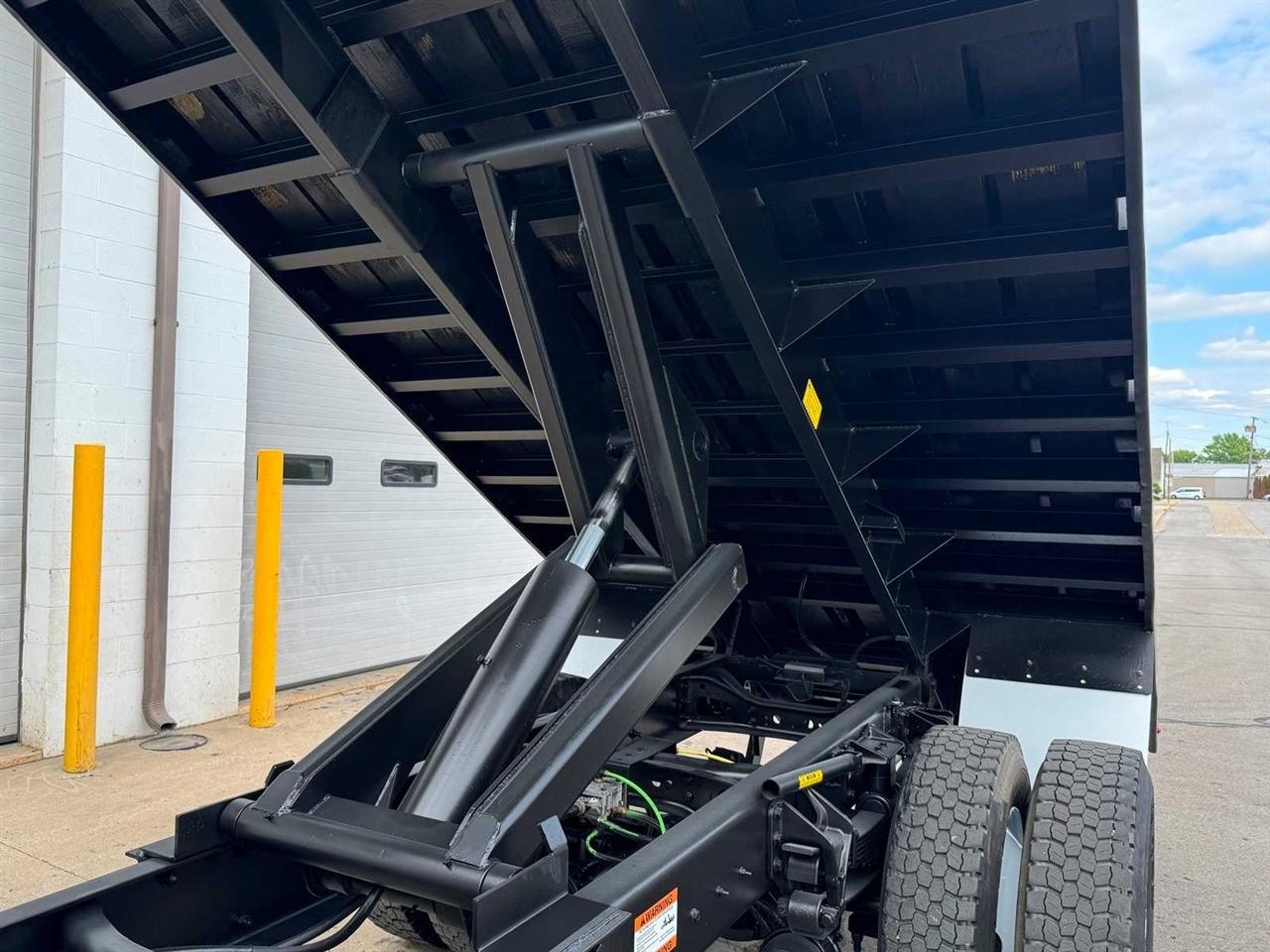 Ford Super Duty F-750 Straight Frame Reg Cab XL 2015