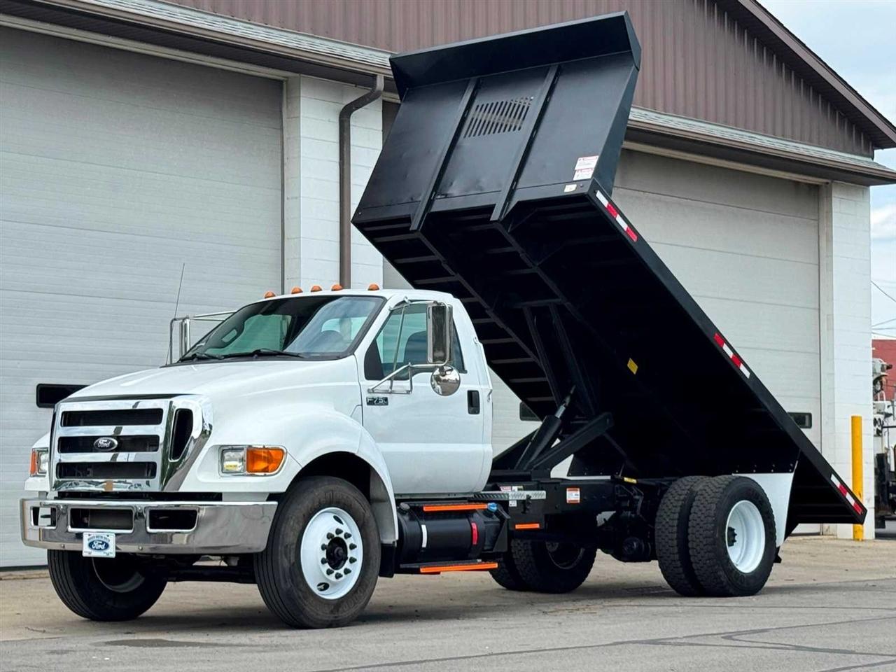 Ford Super Duty F-750 Straight Frame Reg Cab XL 2015