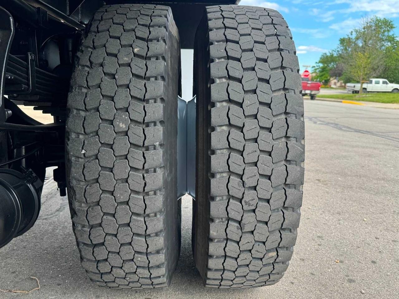 Ford Super Duty F-750 Straight Frame Reg Cab XL 2015