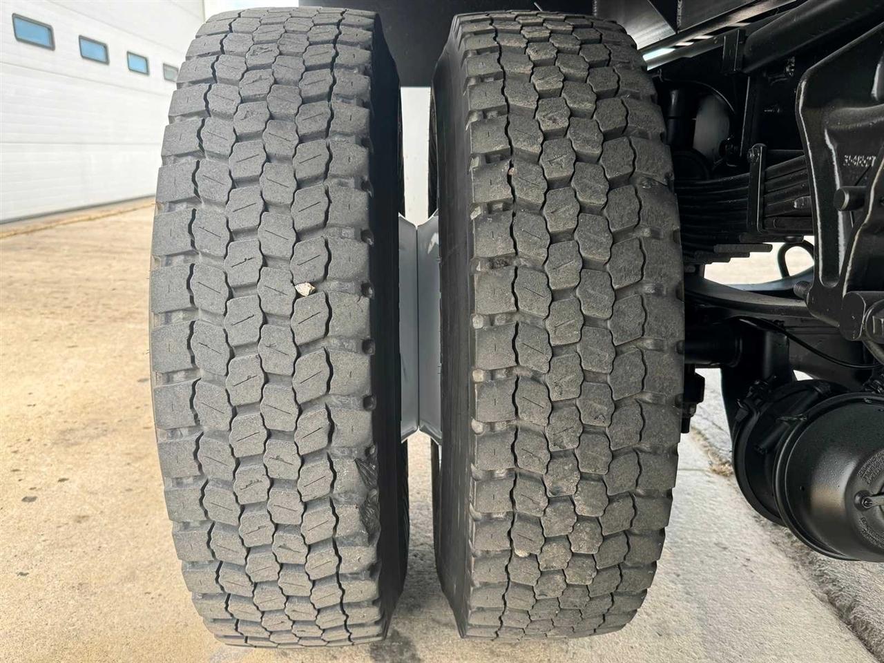 Ford Super Duty F-750 Straight Frame Reg Cab XL 2015