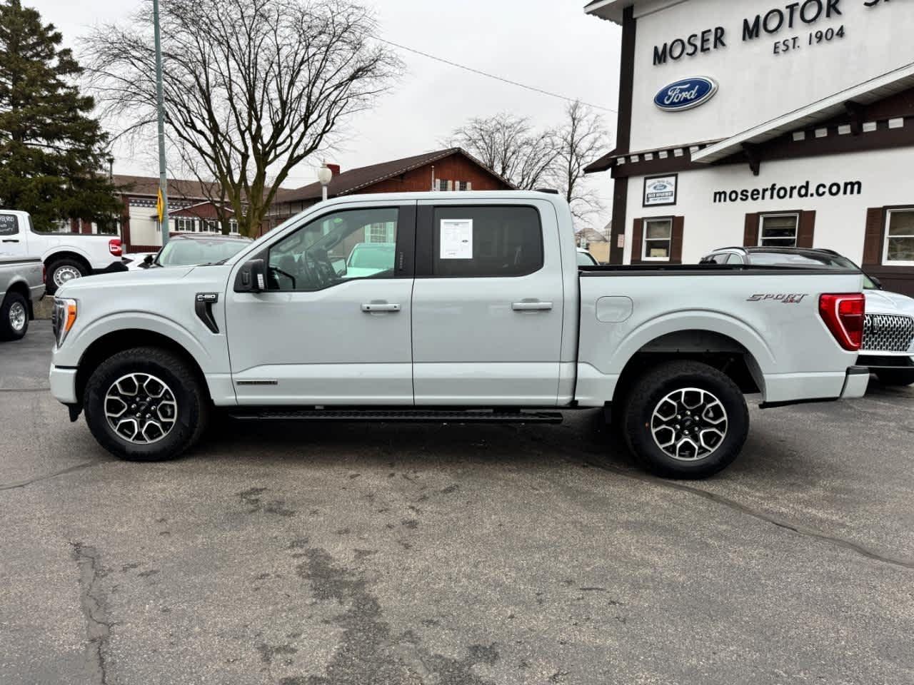 Ford F-150 XL 4WD SuperCrew 5.5' Box 2023
