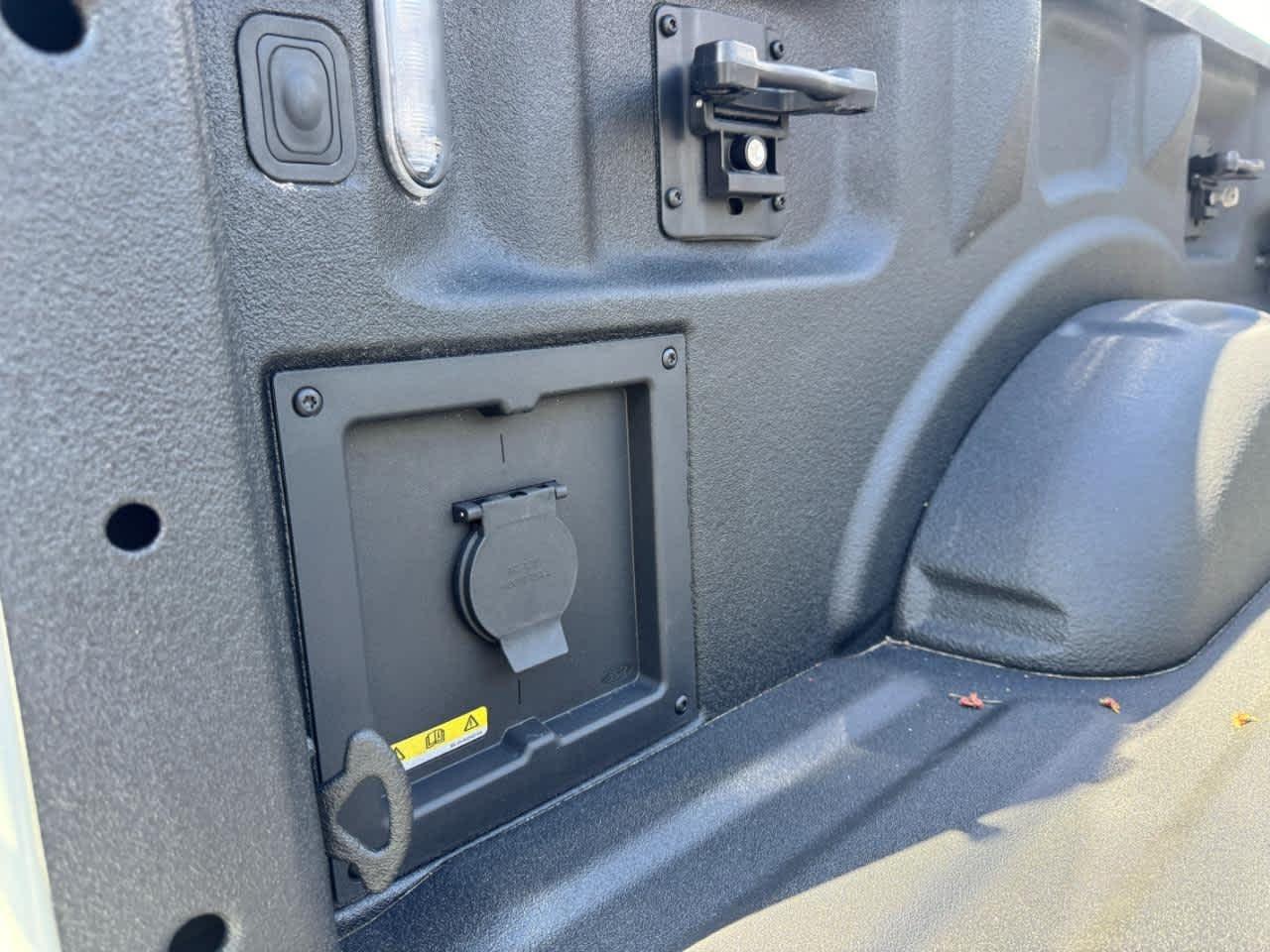 Ford F-150 XL 4WD SuperCrew 5.5' Box 2023