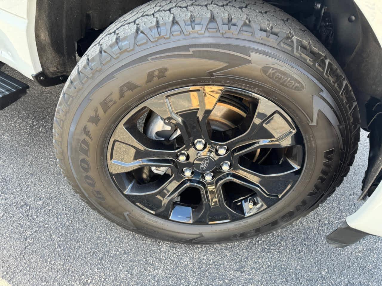 Ford F-150 XL 4WD SuperCrew 5.5' Box 2023