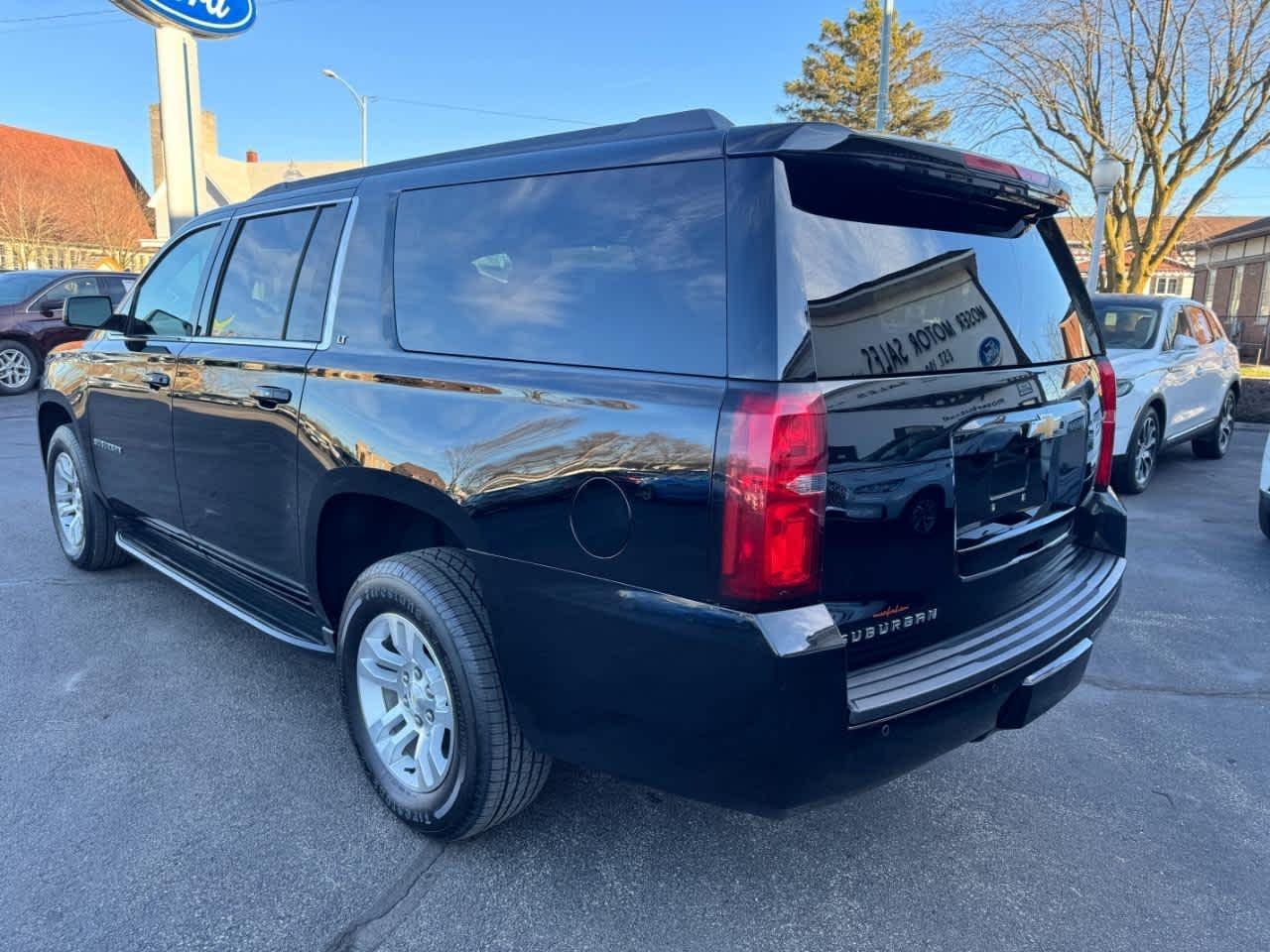 Chevrolet Suburban 4WD 4dr 1500 LT 2016