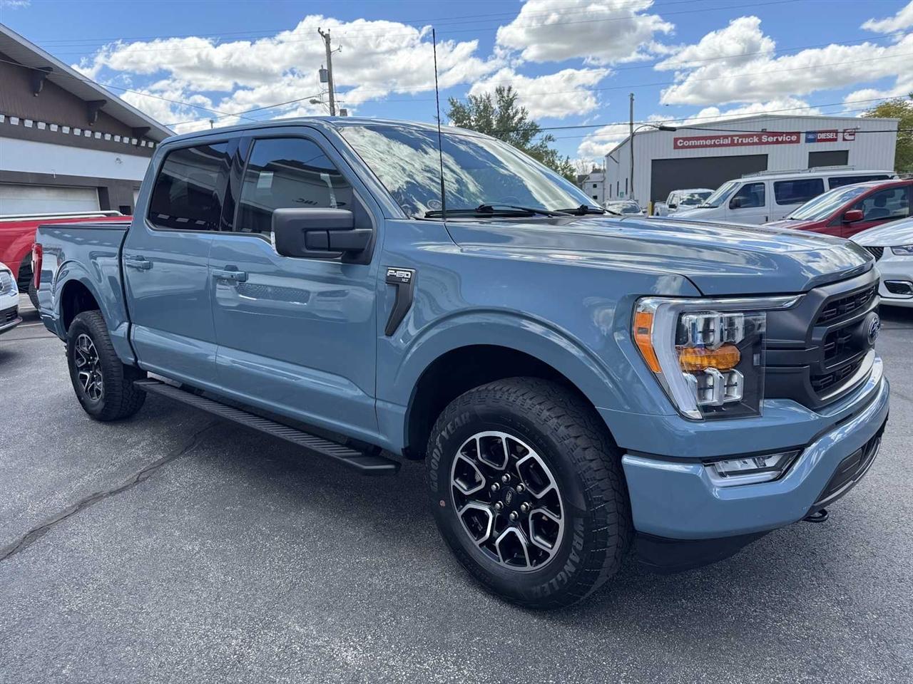 Ford F-150 XL 4WD SuperCrew 5.5' Box 2023