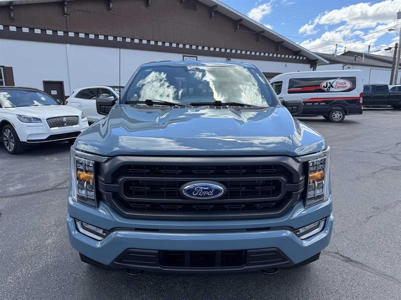 Ford F-150 XL 4WD SuperCrew 5.5' Box 2023
