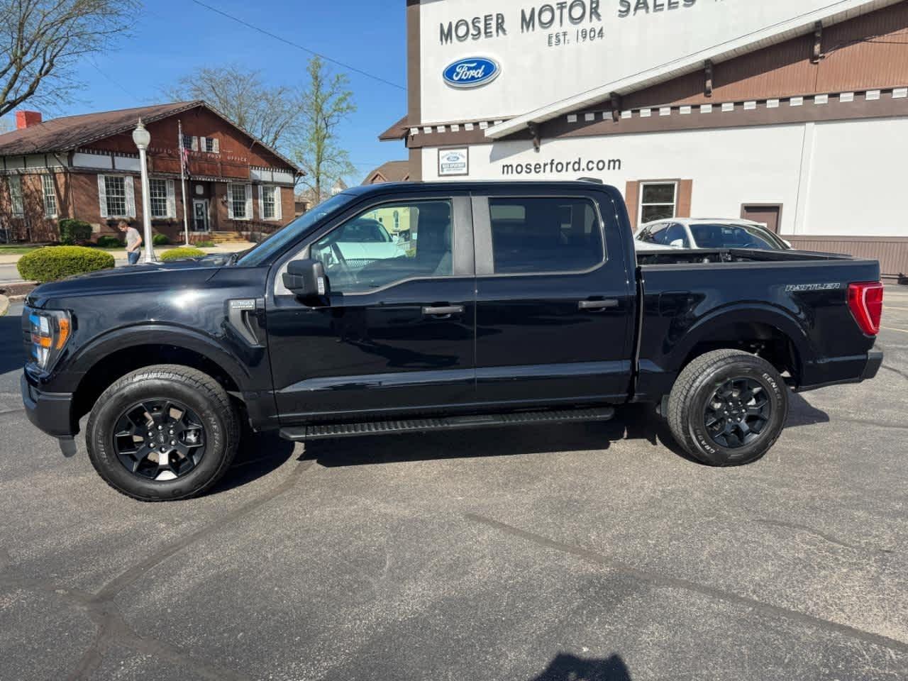 Ford F-150 XL 4WD SuperCrew 5.5' Box 2023