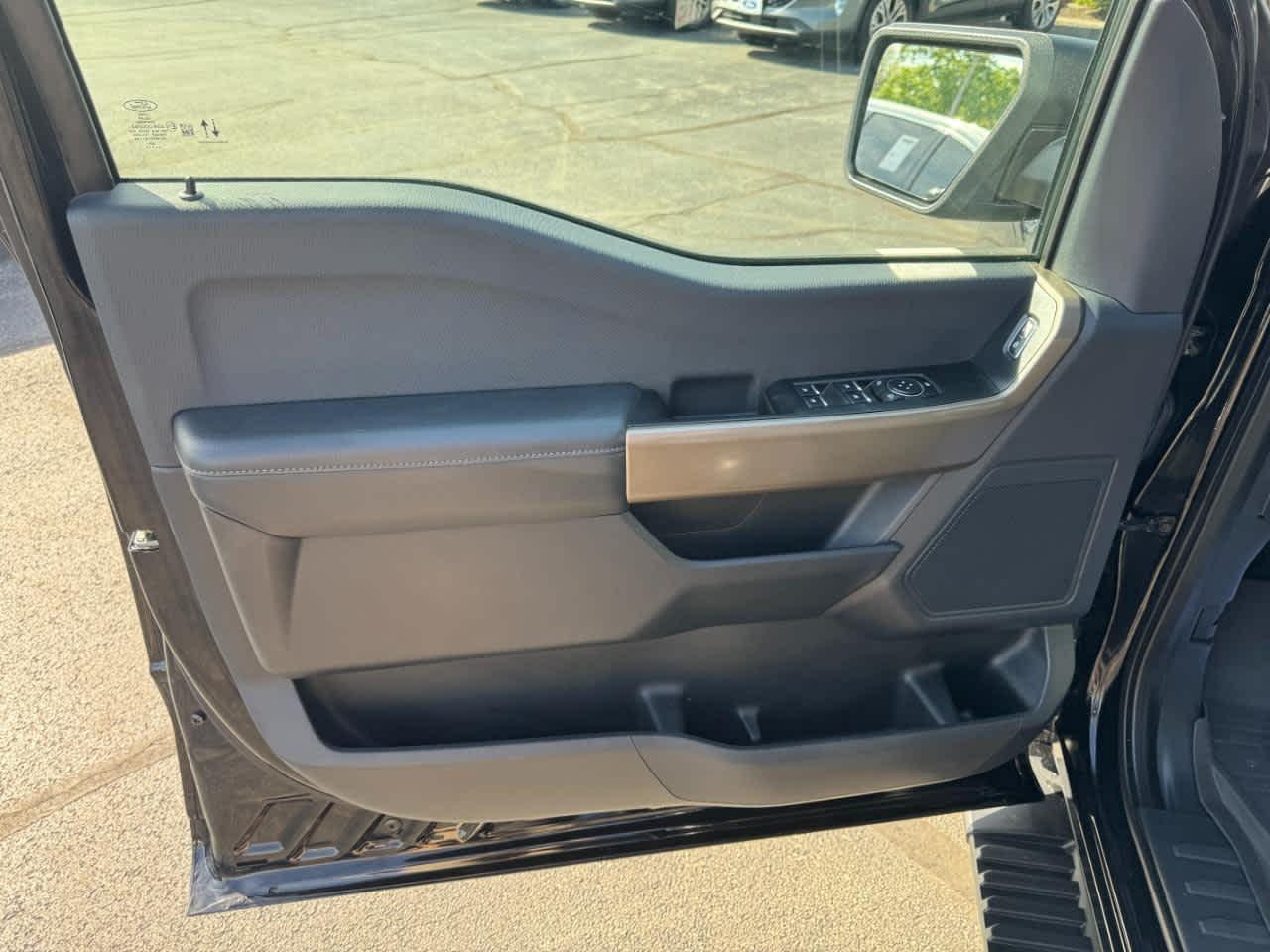Ford F-150 XL 4WD SuperCrew 5.5' Box 2023
