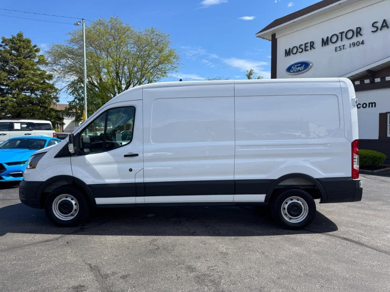 Ford Transit Cargo Van T-250 148" Med Rf 9070 GVWR RWD 2025