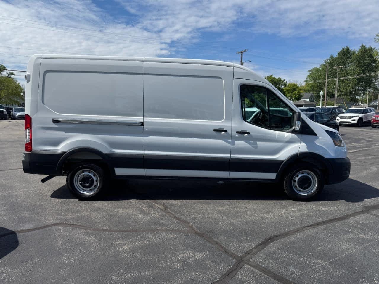 Ford Transit Cargo Van T-250 148" Med Rf 9070 GVWR RWD 2025