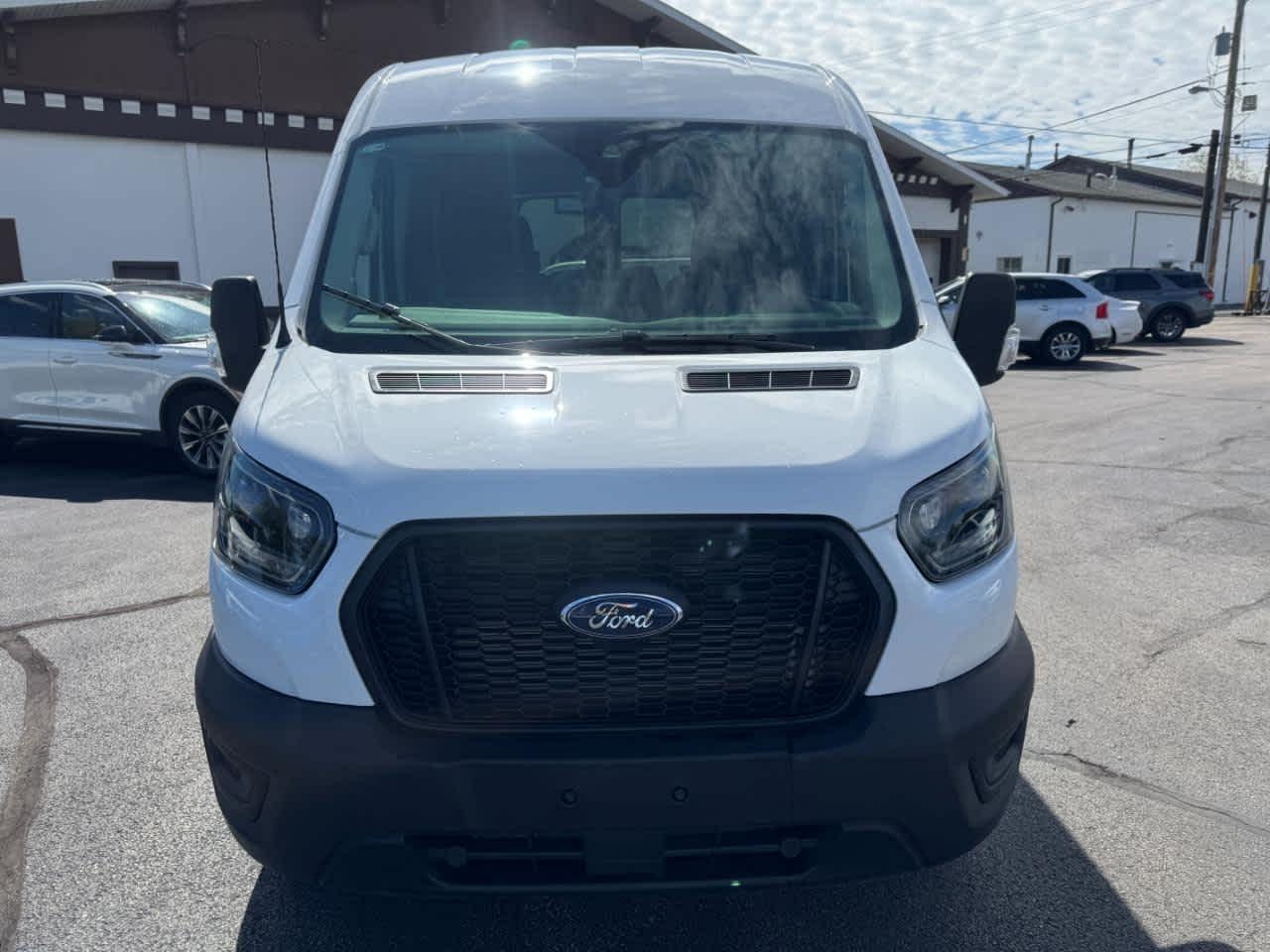 Ford Transit Cargo Van T-250 148" Med Rf 9070 GVWR RWD 2025