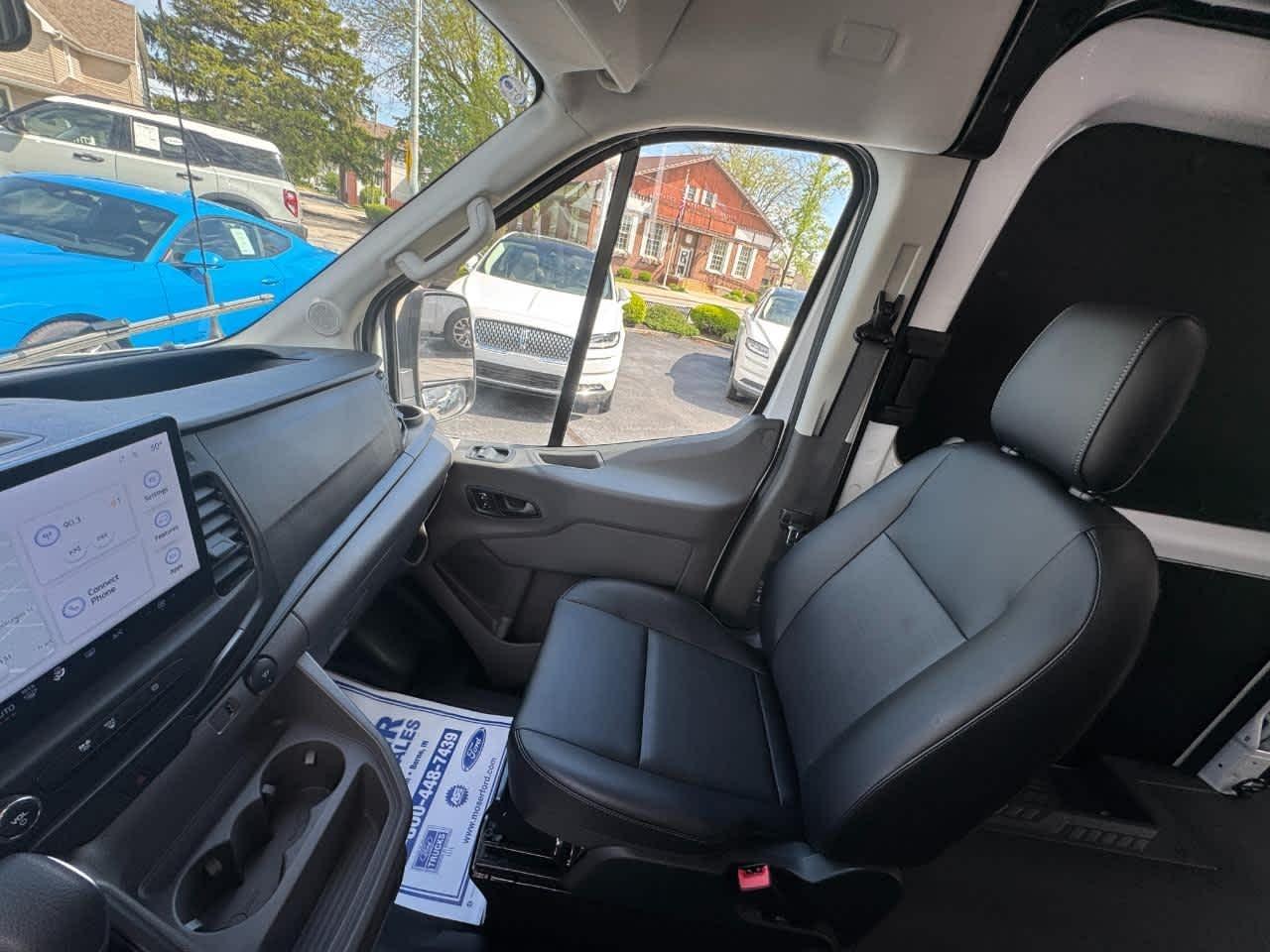 Ford Transit Cargo Van T-250 148" Med Rf 9070 GVWR RWD 2025