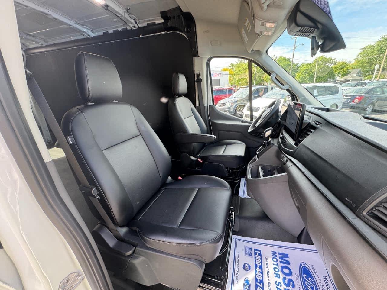 Ford Transit Cargo Van T-250 148" Med Rf 9070 GVWR RWD 2025
