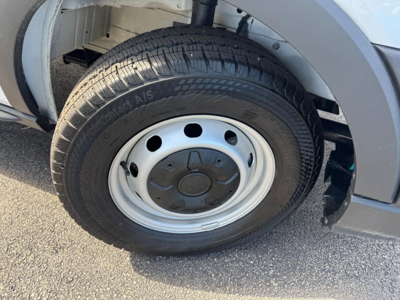 Ford Transit Cargo Van T-250 148" Med Rf 9070 GVWR RWD 2025