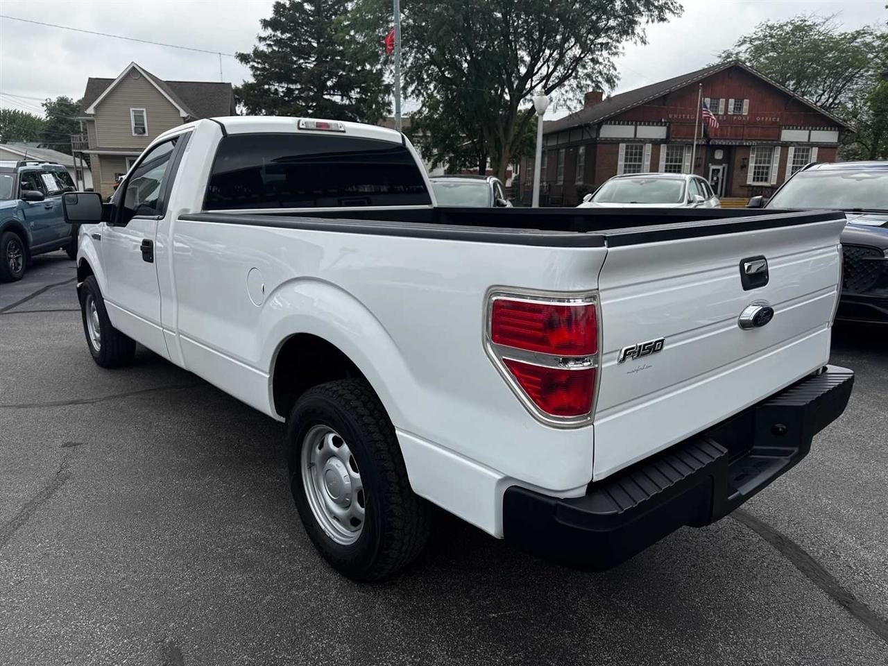 Ford F-150 2WD Reg Cab 126" STX 2014