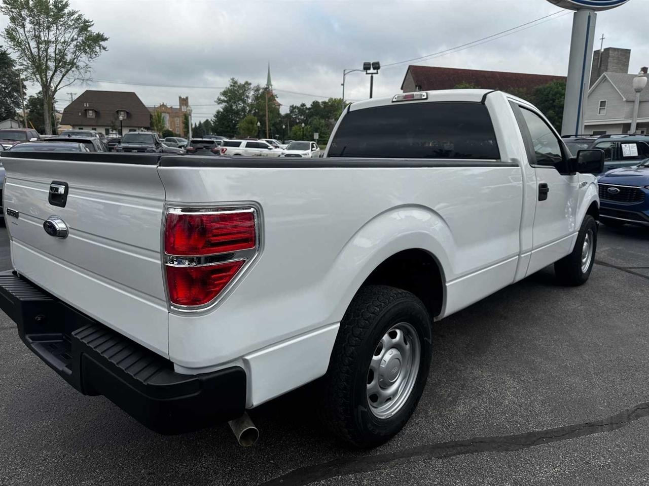 Ford F-150 2WD Reg Cab 126" STX 2014