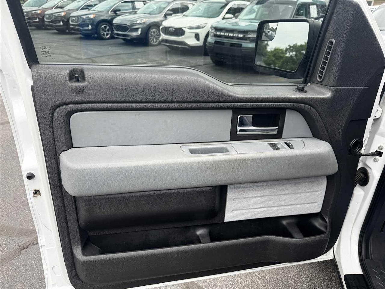 Ford F-150 2WD Reg Cab 126" STX 2014