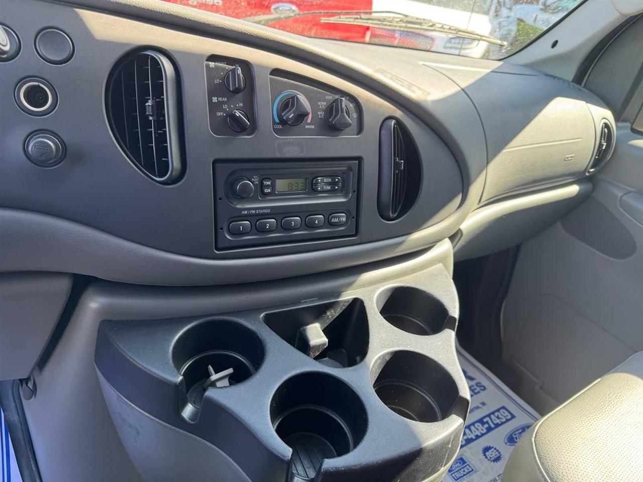 Ford Econoline Wagon E-350 Super Duty XLT 2008