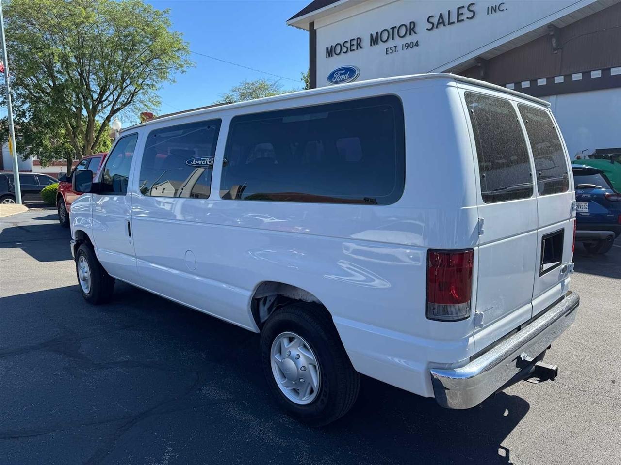 Ford Econoline Wagon E-350 Super Duty XLT 2008