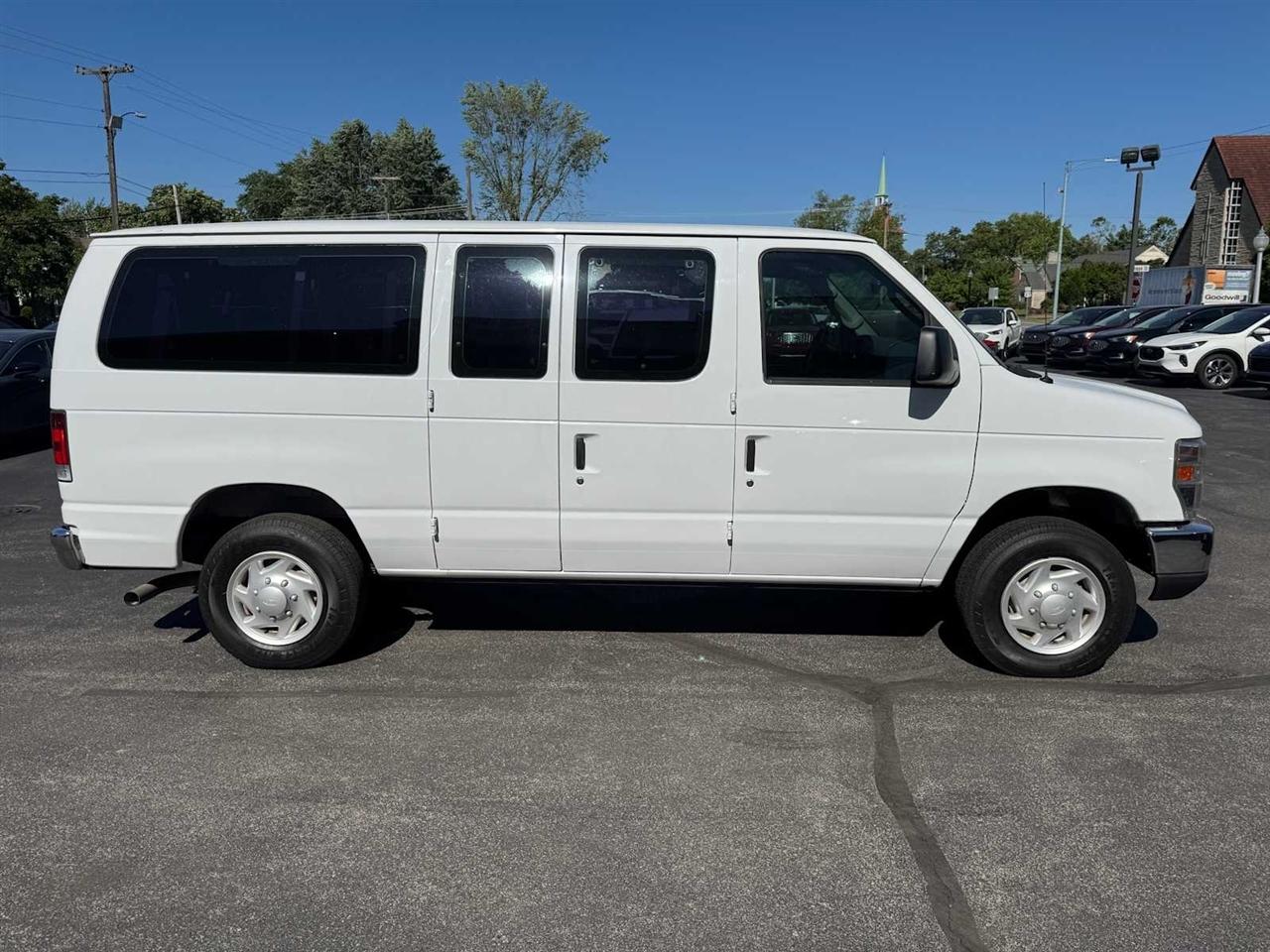 Ford Econoline Wagon E-350 Super Duty XLT 2008