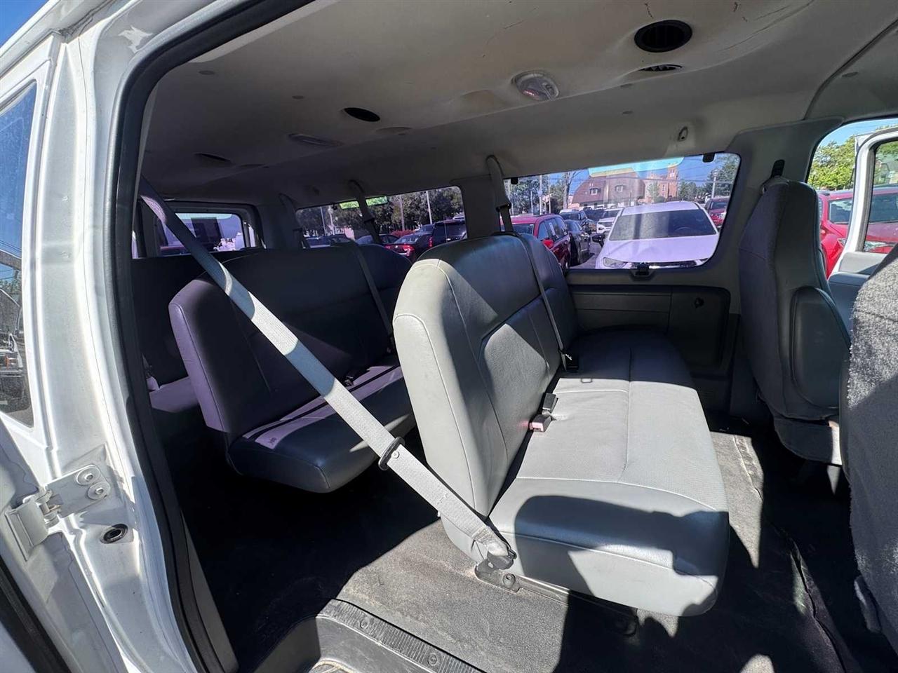 Ford Econoline Wagon E-350 Super Duty XLT 2008