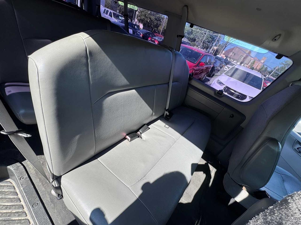 Ford Econoline Wagon E-350 Super Duty XLT 2008
