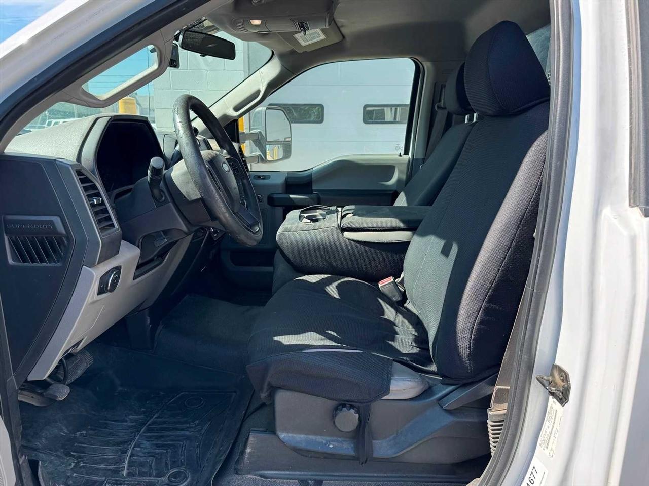 Ford Super Duty F-550 DRW XL 2WD Reg Cab 145" WB 60" CA 2017