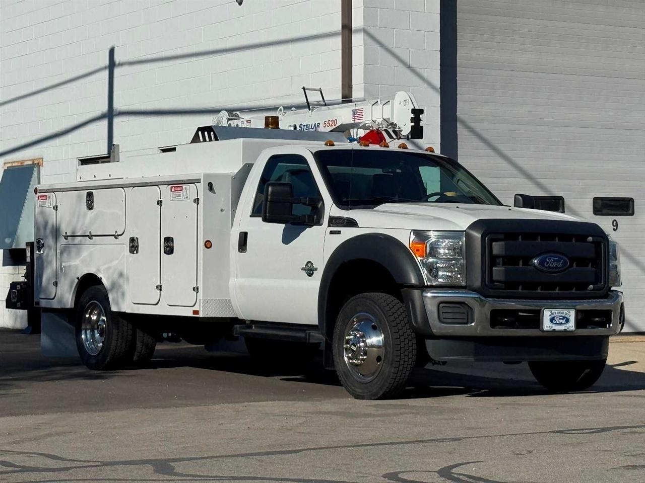 Ford Super Duty F-550 DRW 2WD Reg Cab 141" WB 60" CA XL 2015