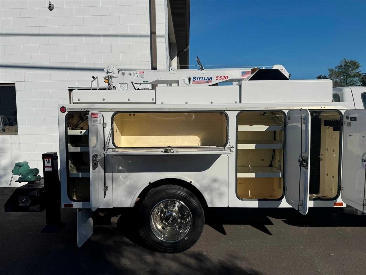 Ford Super Duty F-550 DRW 2WD Reg Cab 141" WB 60" CA XL 2015