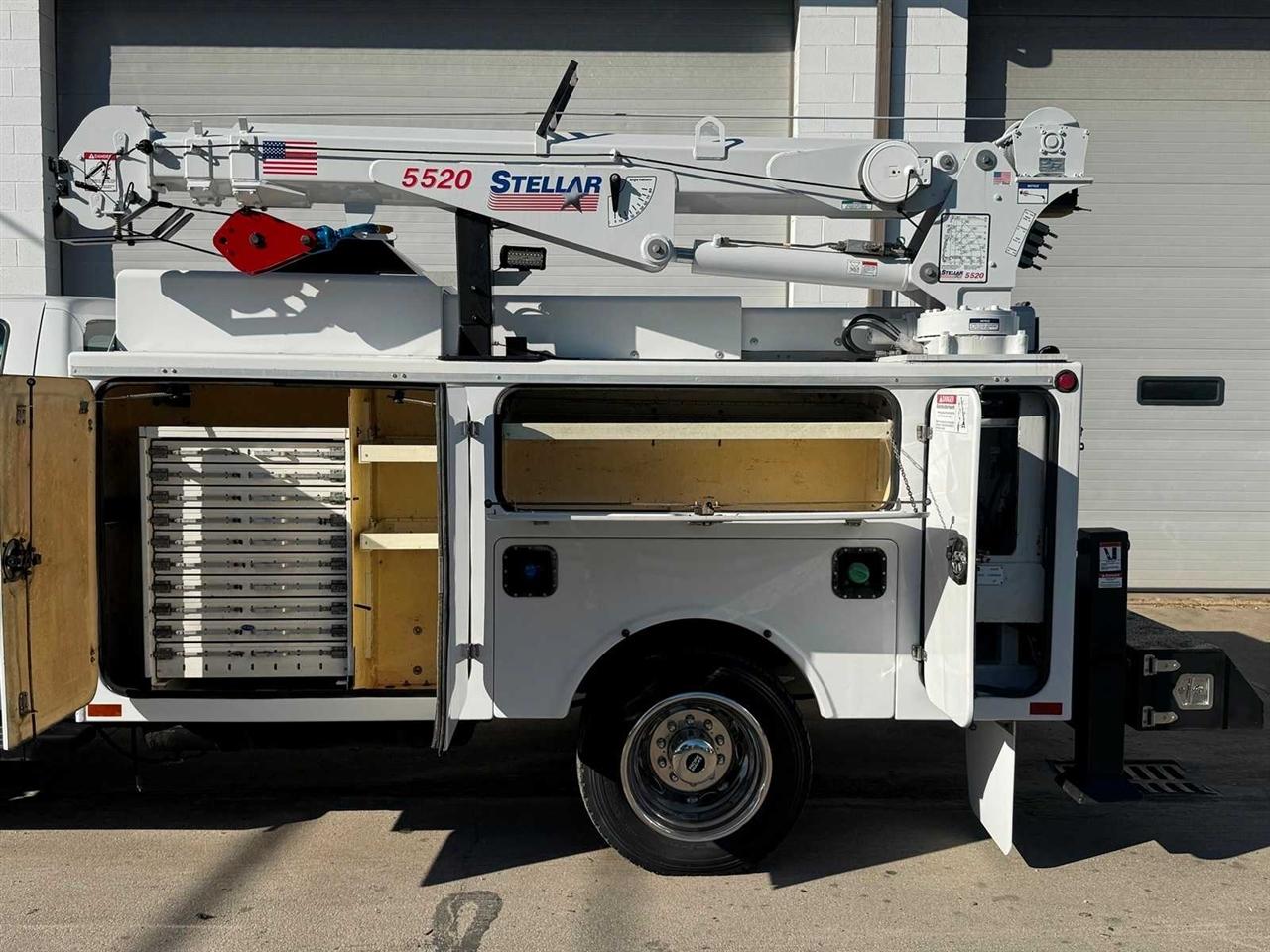 Ford Super Duty F-550 DRW 2WD Reg Cab 141" WB 60" CA XL 2015