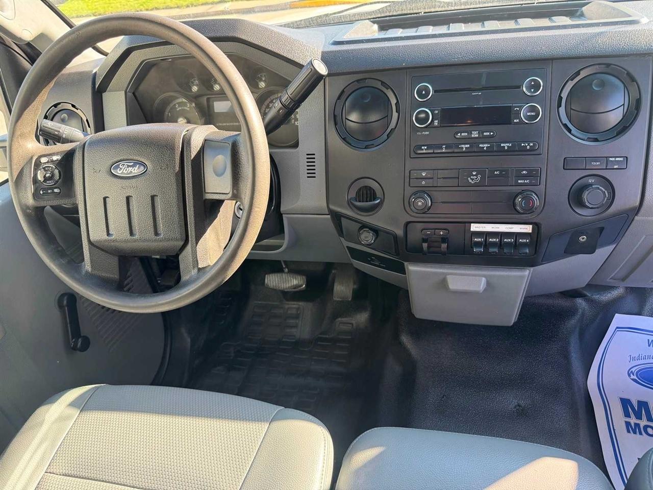 Ford Super Duty F-550 DRW 2WD Reg Cab 141" WB 60" CA XL 2015