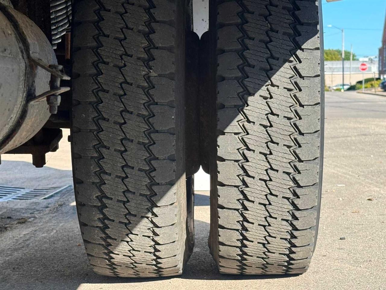 Ford Super Duty F-550 DRW 2WD Reg Cab 141" WB 60" CA XL 2015