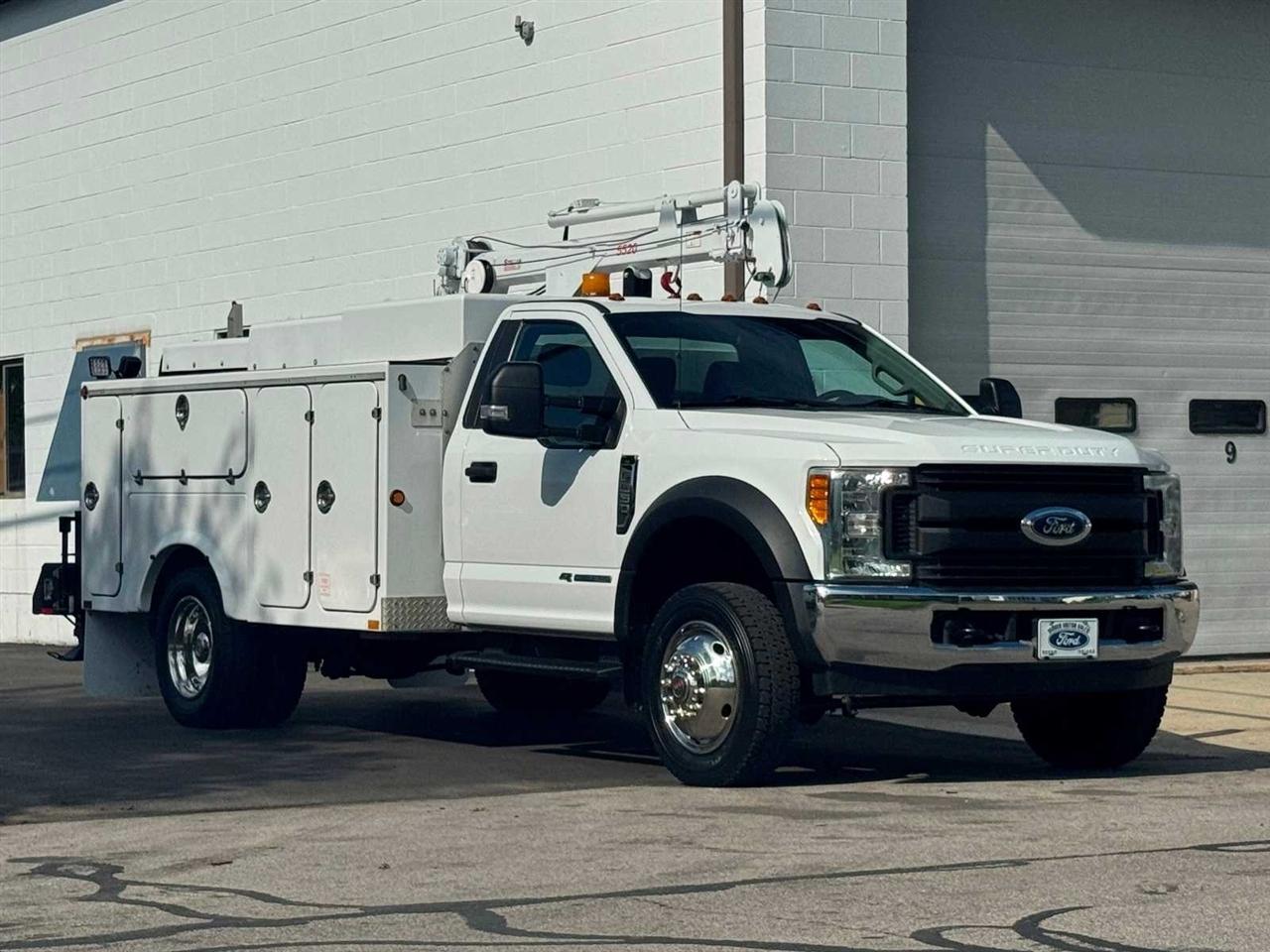Ford Super Duty F-550 DRW XL 2WD Reg Cab 145" WB 60" CA 2017