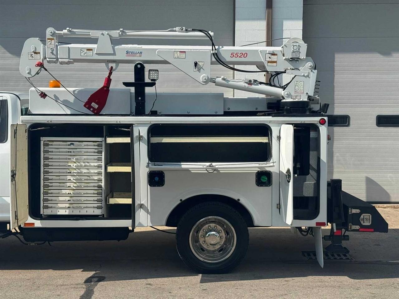 Ford Super Duty F-550 DRW XL 2WD Reg Cab 145" WB 60" CA 2017
