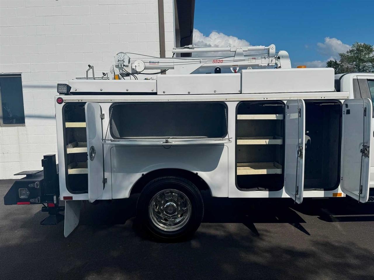 Ford Super Duty F-550 DRW XL 2WD Reg Cab 145" WB 60" CA 2017
