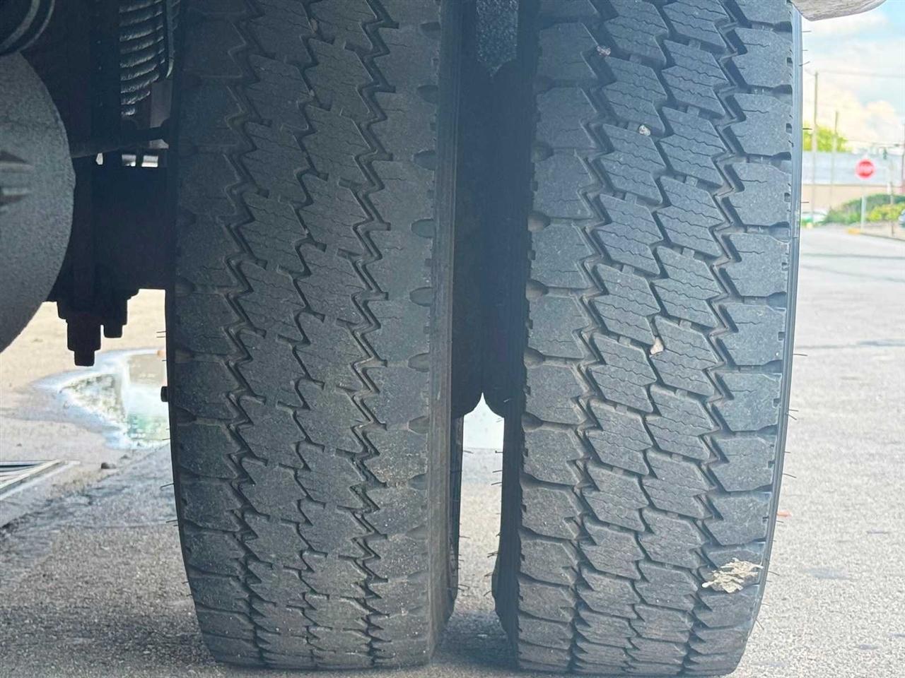 Ford Super Duty F-550 DRW XL 2WD Reg Cab 145" WB 60" CA 2017
